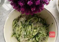 Illustration of how to make cold cucumber vermicelli 11