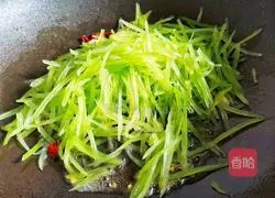 Illustration of Refreshing and Delicious Stir-fried Shredded Lettuce 6
