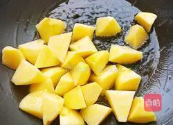 Illustration of how to make braised potatoes with sauce that costs less than two yuan 8