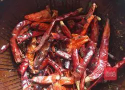 Illustration of how to make cold folded ear root 2