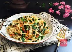 Illustration of how to stir-fry three shredded silkworms 7