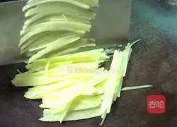 Sichuan Style-Double Pepper Potato Shreds Recipe Illustration 1