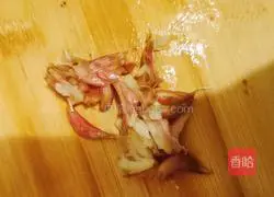 Illustration of how to stir-fry onions and fungus 4