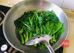 Illustration of how to make garlic cabbage 1