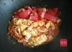 Illustration of how to make tomato scrambled eggs (same ingredients but different methods) 14