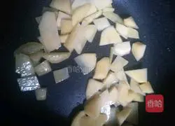 Illustration of how to make sauce-flavored potato chips 6