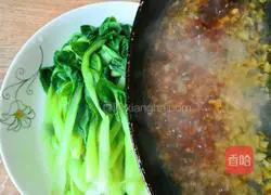 Illustration of how to make garlic greens 9