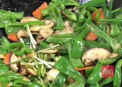 Fried mushrooms with green peppers Illustration of practice 12