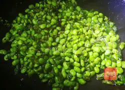 Illustration of how to make crispy green beans with small green pepper 4