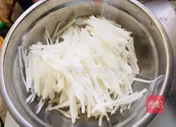 Illustration of how to make sweet and sour radish shreds 2