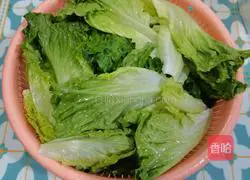 Garlic Illustration of how to make stir-fried lettuce 1