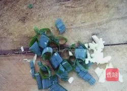 Illustration of how to make fried cowpeas and potatoes 1