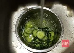 Illustration of how to make crispy fried cucumber 4