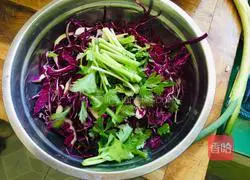 Illustration of how to make cold peanut, parsley and purple cabbage 2