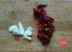 Illustration of how to make spicy and sour lotus root slices 3