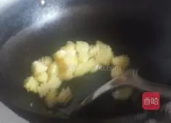 Illustration of how to make wolf tooth potatoes 9