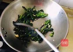 Illustration of how to make garlic lettuce leaves 8