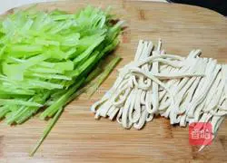 Illustration of how to make shredded cold lettuce 2