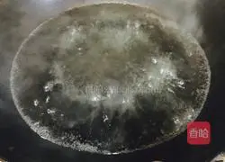 Illustration of how to make cold water spinach 3