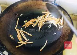 Illustration of how to make fried leeks with dried fragrant leeks 3