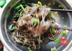 Illustration of how to make cold fern root powder 9