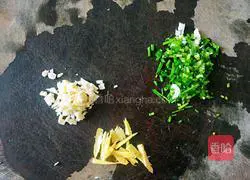 Illustration of how to make stir-fried loofah 2