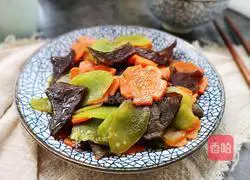 Illustration of how to stir-fry lettuce and fungus 11