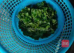 Illustration of how to make cold coriander 1