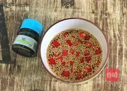 Illustration of how to make cold mung bean sprouts 5