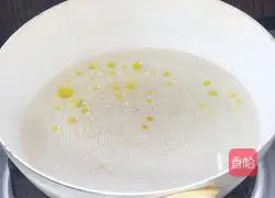 Illustration of how to stir-fry cauliflower with green pepper 4