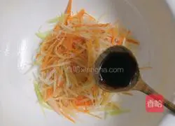 Illustration of how to make shredded celery and radish 12