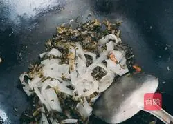 Illustration of how to make pickled cabbage vermicelli 4