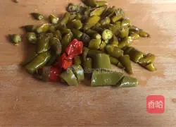 Illustration of how to make pickled pepper and potato shreds 3