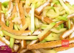 Illustration of how to make fried zucchini and shredded beans 8