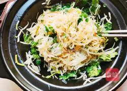 Illustration of how to make jellyfish shreds mixed with radish 6