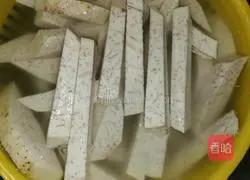 Illustration of how to make sweet taro sticks 1