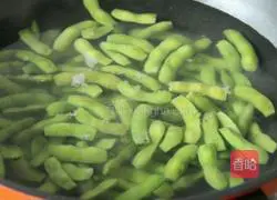 Spicy Illustration of how to make cold edamame 3
