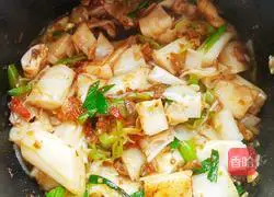 Illustration of how to make pickled cabbage and pork rice rolls 11