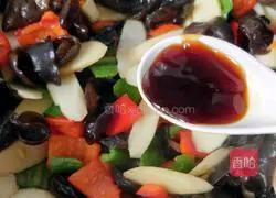 Illustration of how to make fried yam with fungus 11