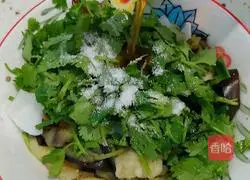 Illustration of how to shred eggplant by hand 5