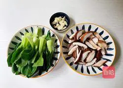 Illustration of how to stir-fry rapeseed with mushrooms 2