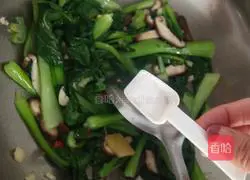 Illustration of how to make fried rapeseed with mushrooms 7