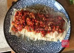 Illustration of how to make enoki mushrooms with chopped pepper 5