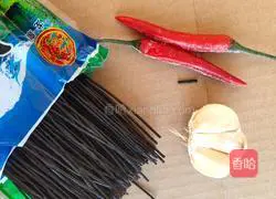 Illustration of how to make cold fern root powder 1