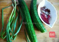 Illustration of how to make cold cucumbers 1