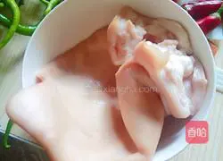 Illustration of home-style cold pig ears 1