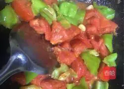 Illustration of how to stir-fry potato slices with green pepper 7