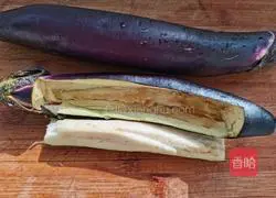Illustration of how to stir-fry diced eggplant with walnut puree 4