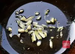 Illustration of how to make stir-fried dried leeks 4