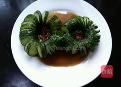 Illustration of how to make coir raincoat cucumber 6